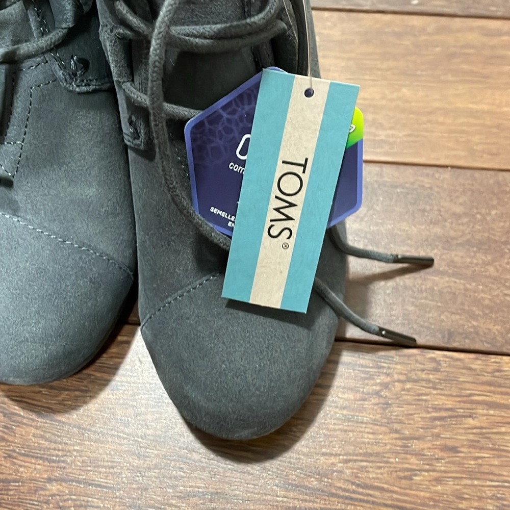 Tom’s grey suede lace up wedge booties size 7 nwt - Picture 3 of 6
